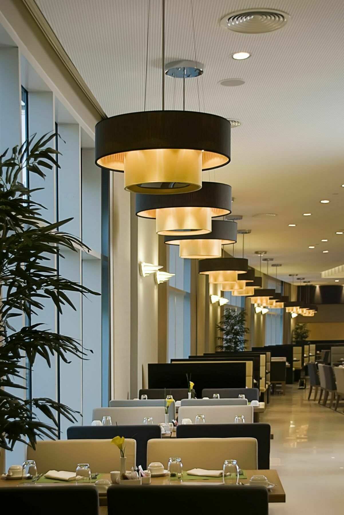 Grand Millennium Al Wahda Hotel And Executive Apartments אבו דאבי מסעדה תמונה